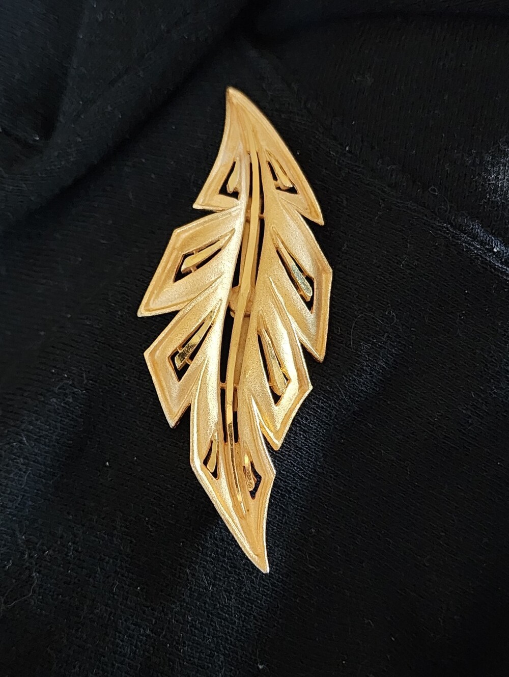 Vintage CORO Signed Gold TONE Leaf Brooch, Hand Cut Details